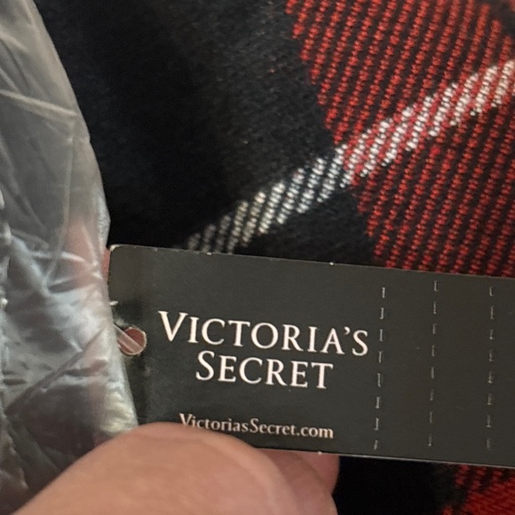 Victoria’s Secret Holiday Red and Black Plaid Tote Bag NWT - Picture 6 of 7